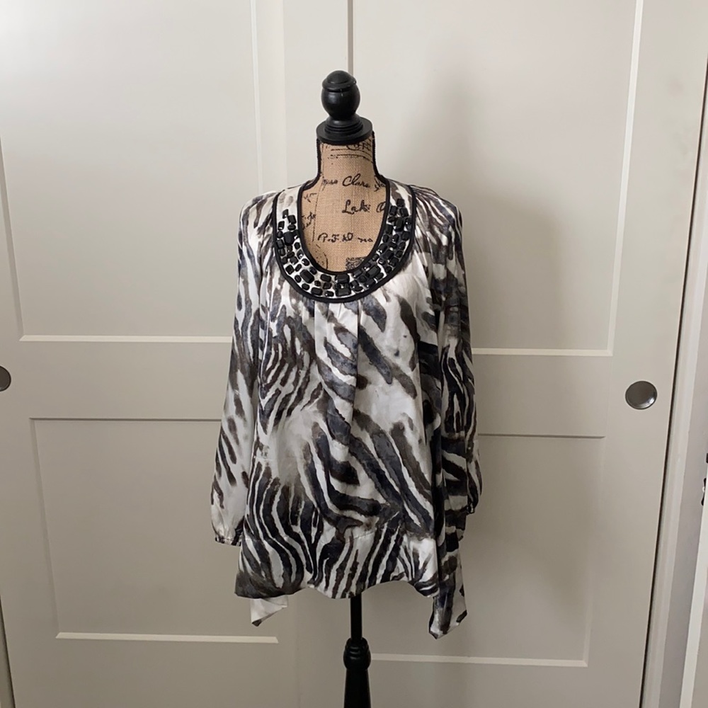 It is a black & white tunic it is 100% polyester.